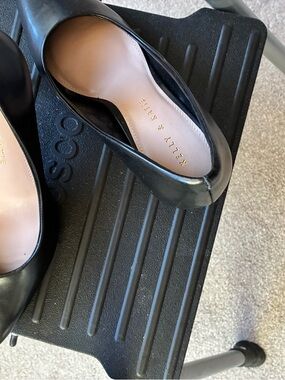 Kelly & Katie Black Leather Rounded Toe Heels